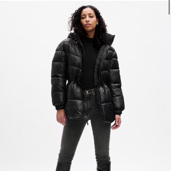 GAP 100% recycled wellon fill.
Long sleeves with elasticized cuffs. - Picture 1 of 4